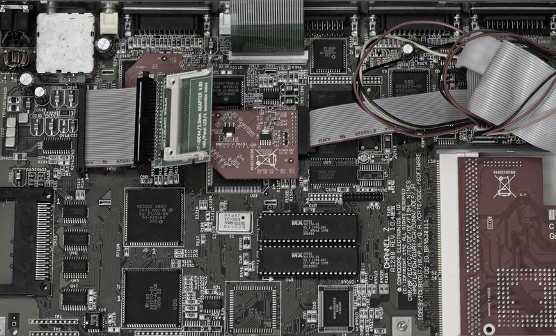Amiga 1200: Logic Board with new capacitors